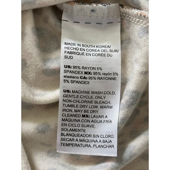 Chico's Blouse Womens Size 2 Large White Leopard Cheetah Animal Print 3/4 Sleeve - Picture 4 of 10